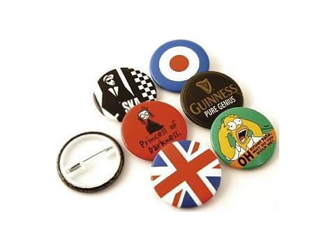 Button badges 32 mm.