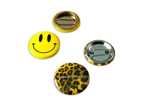 Metal buttons